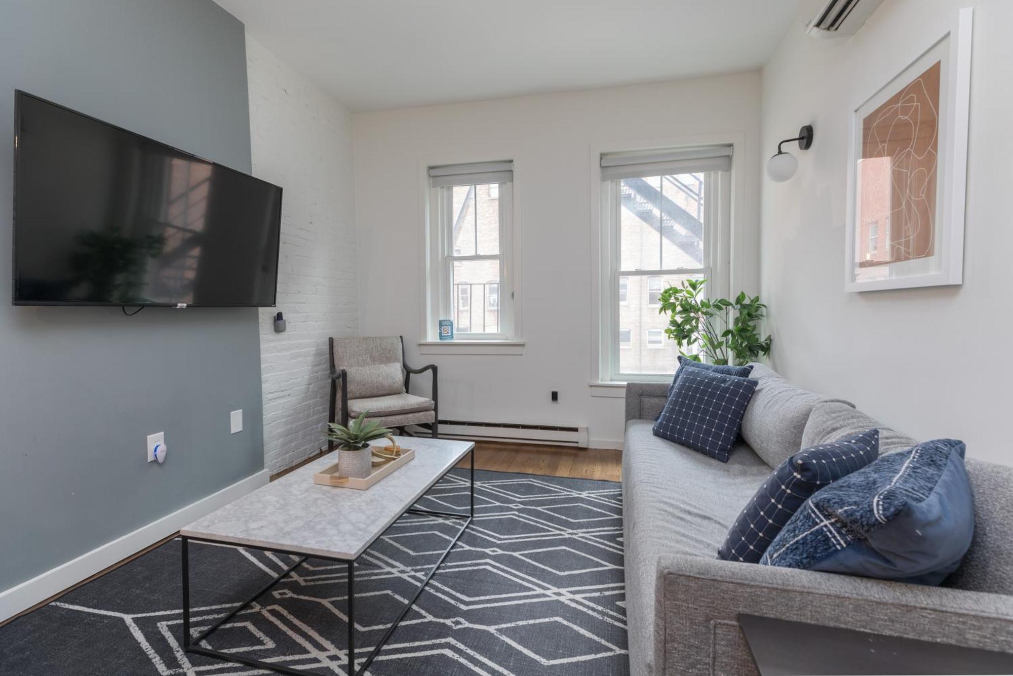304 Newbury Street By Thatch Apartahotel *